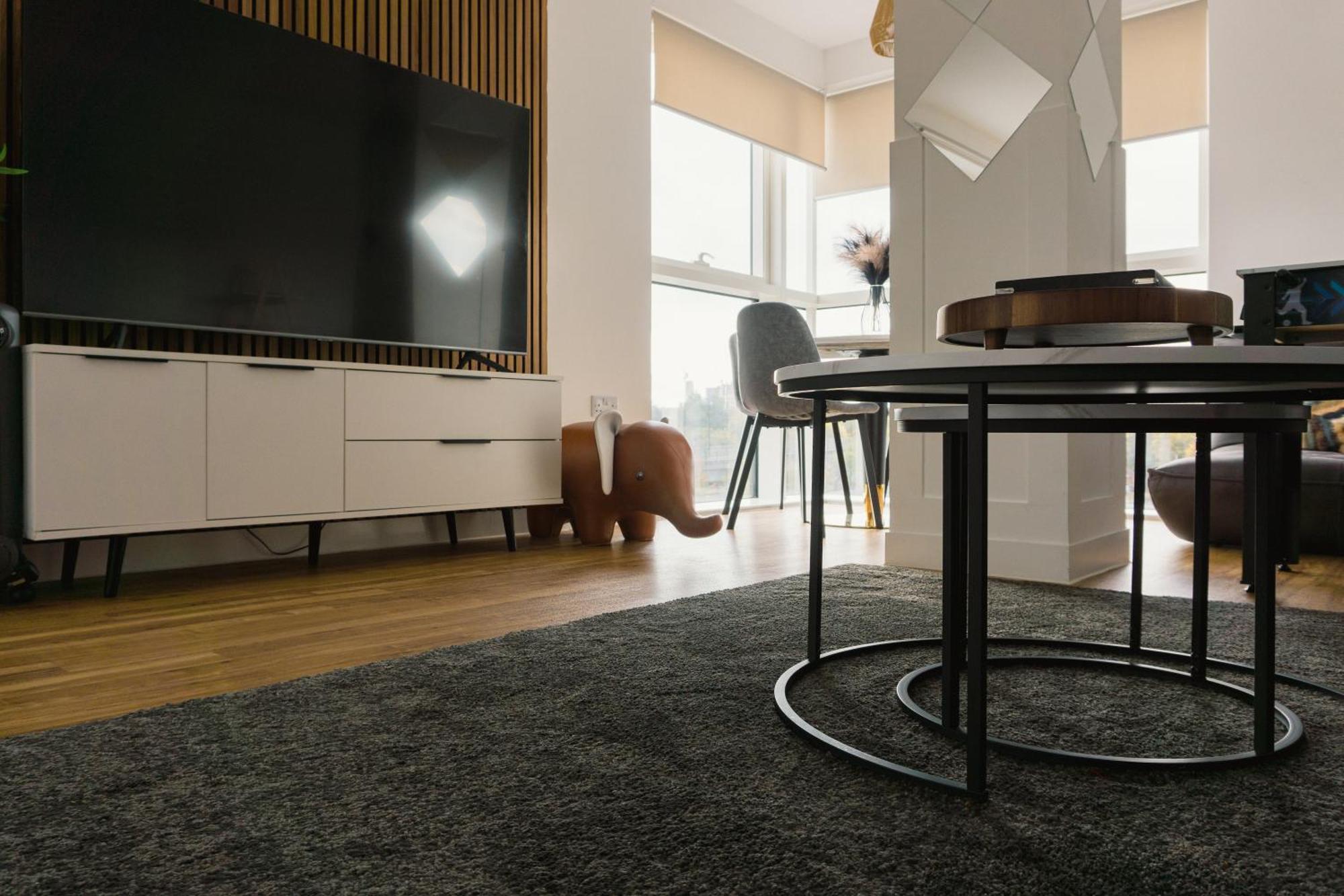 Manchester'S Luxurious 2-Bed Haven With Balcony - Canal Views & Proximity To Manchester United ภายนอก รูปภาพ