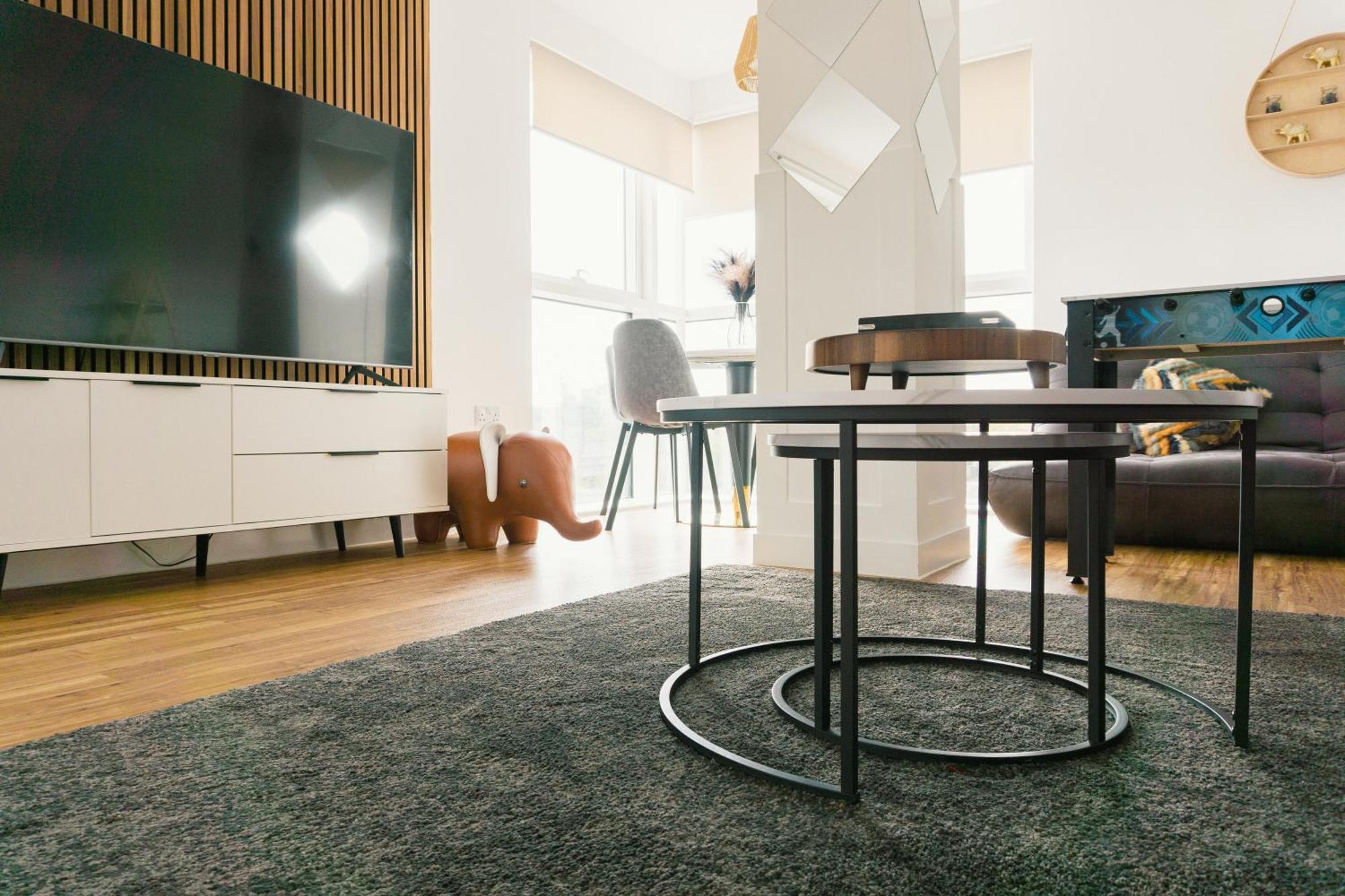 Manchester'S Luxurious 2-Bed Haven With Balcony - Canal Views & Proximity To Manchester United ภายนอก รูปภาพ