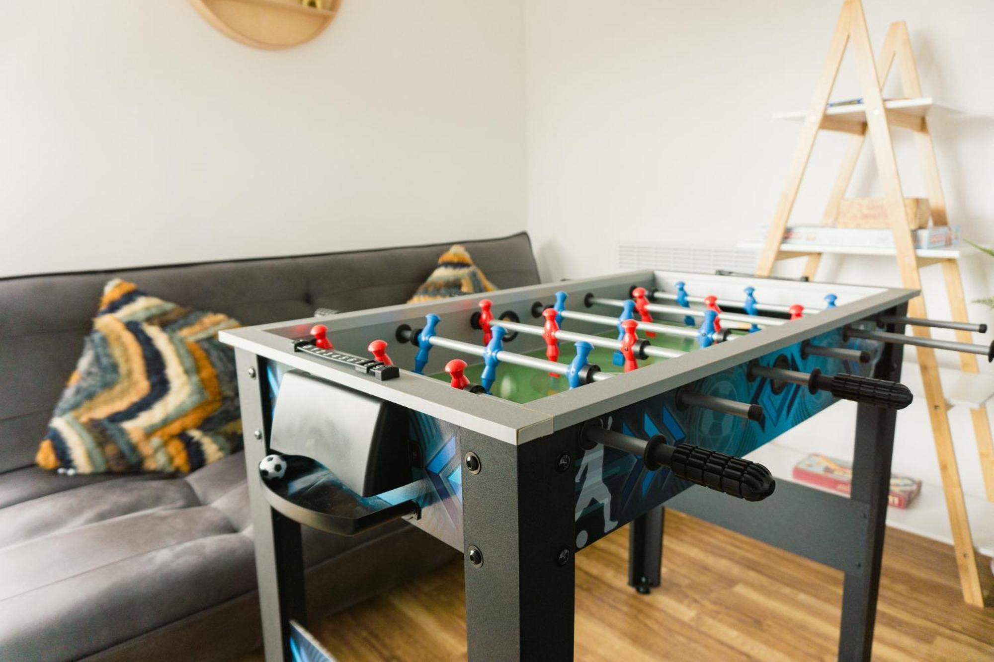 Manchester'S Luxurious 2-Bed Haven With Balcony - Canal Views & Proximity To Manchester United ภายนอก รูปภาพ